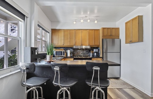 Central Beach Apartment | Serene Seaside Escape: 1BR Bliss!