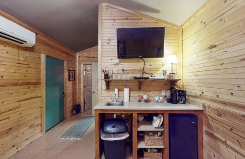 Paige Cabin | Serene & Secluded Paige Cabin: Dogs Welcome!