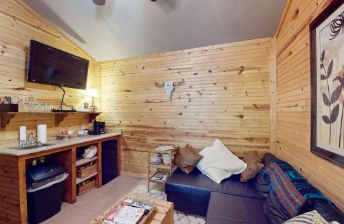 Paige House | Serene & Secluded Paige Cabin: Dogs Welcome!
