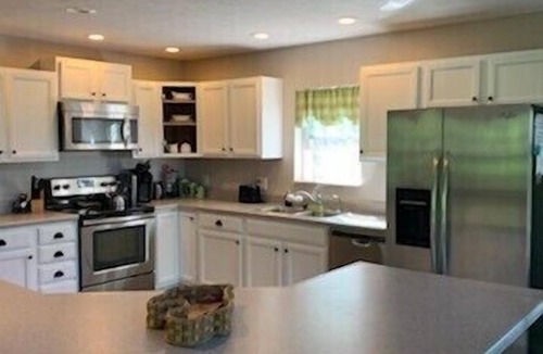 Honor House | Serene Setting on the Platte River