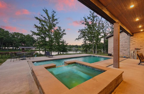 Malakoff House | Serene Shores: Lake Front- Pool & Hot Tub