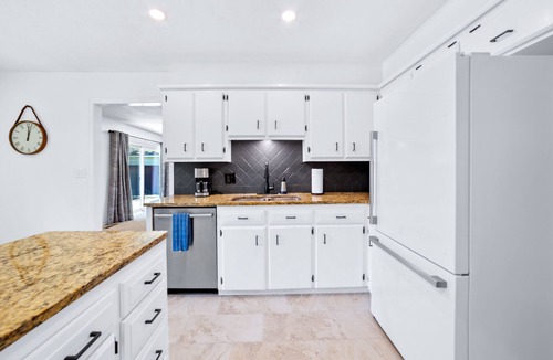Tulsa House | Serene & Spacious Family Retreat w/Pool. Park and St. Francis Hospital Nearby.