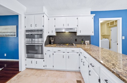 Tulsa House | Serene & Spacious Family Retreat w/Pool. Park and St. Francis Hospital Nearby.