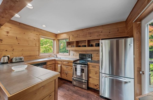 Glen Huron Ski Chalet | Serene Spacious Home in Beautiful Creemore