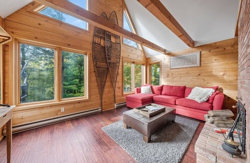 Glen Huron Ski Chalet | Serene Spacious Home in Beautiful Creemore