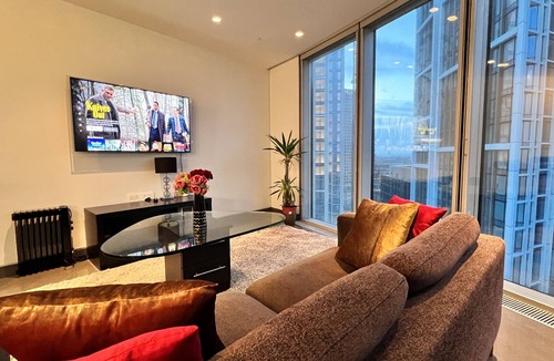 Vincent Square Apartment | Serene & Spacious River View ~ VIP Luxury suite