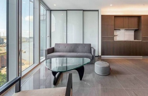 Vincent Square Apartment | Serene & Spacious River View ~ VIP Luxury suite