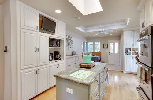 Grogan's Mill Cottage | Serene + Spacious Spring Home w/Forest Views!