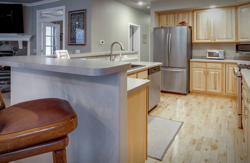 Pellston House | Serene Spring Escape, 6bd, game room, near Mackinaw and Harbor Springs! n