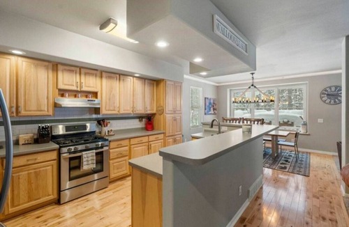 Pellston House | Serene Spring Escape, 6bd, game room, near Mackinaw and Harbor Springs! n