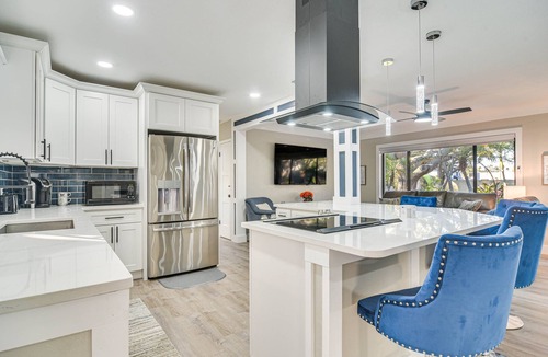 Jungle Terrace House | Serene St Petersburg Home w/Private Hot Tub