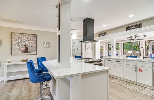 Jungle Terrace House | Serene St Petersburg Home w/Private Hot Tub