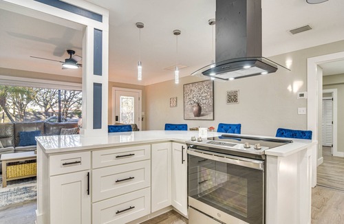 Jungle Terrace House | Serene St Petersburg Home w/Private Hot Tub
