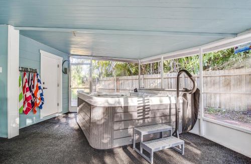 Jungle Terrace House | Serene St Petersburg Home w/Private Hot Tub