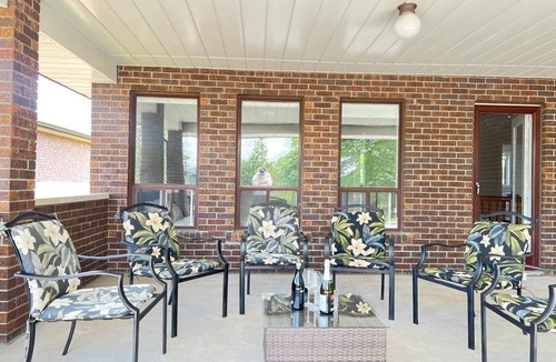 Lawrence Heights Villa | Serene Stay