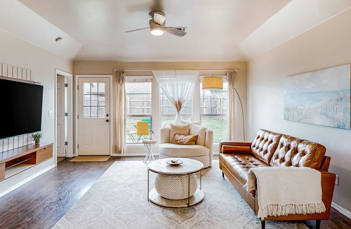 Broken Arrow House | Serene Stay | House in Broken Arrow with full kitchen, central AC, & W/D