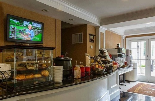 West Orange Apartment | Serene Stay With Amenities & Breakfast bar