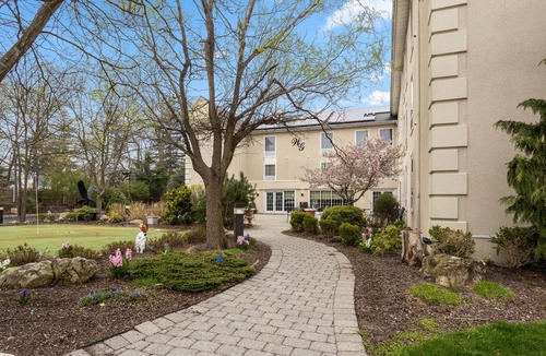 West Orange Apartment | Serene Stay With Amenities & Breakfast bar