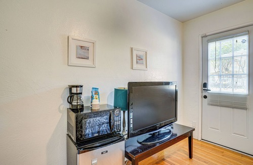 Castro Valley Apartment | Serene Studio in SF Suburbs: Quiet + Cat Friendly!