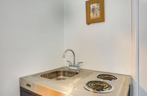 Castro Valley Apartment | Serene Studio in SF Suburbs: Quiet + Cat Friendly!