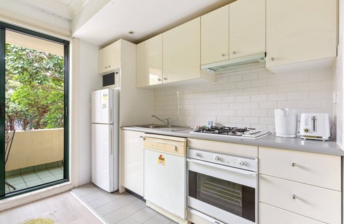 Wollstonecraft Apartment | Serene Studio with Balcony in Prime Location