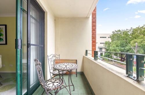 Wollstonecraft Apartment | Serene Studio with Balcony in Prime Location