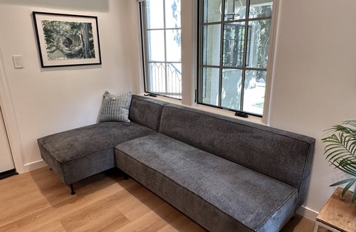 Glenview Apartment | Serene Studio with Modern Comforts