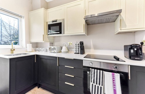 Tottenham House | Serene, Stylish, Spacious Brand New