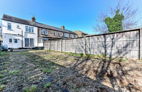 Tottenham House | Serene, Stylish, Spacious Brand New