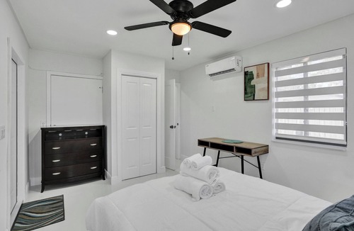 Ives Estates Bed & Breakfast | Serene Suite Near Aventura
