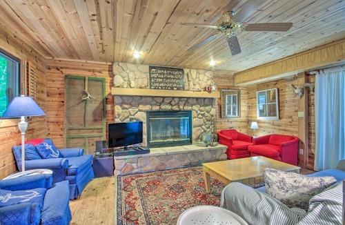 Sunrise Beach House | Serene Sunrise Beach Cabin with Private Dock!