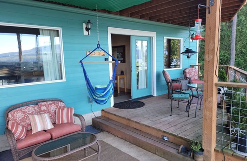 Adelma Beach Apartment | Serene Sunset Suite on Historic Discovery Bay