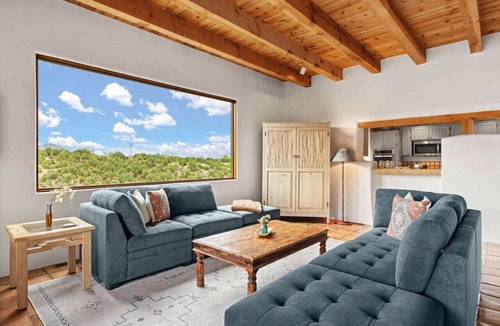 Northeast Santa Fe House | Serene Sunsets & Mountain Views w Arcade & Hot Tub
