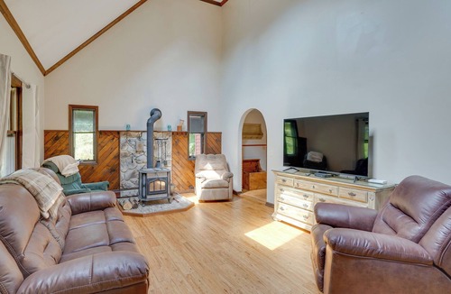 Town of Ephratah House | Serene Upstate New York Vacation Rental w/ Pond!