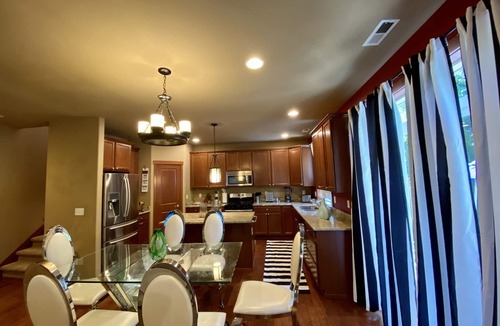 Mill Creek House | SERENE VILLA: Romantic get-away while WFH