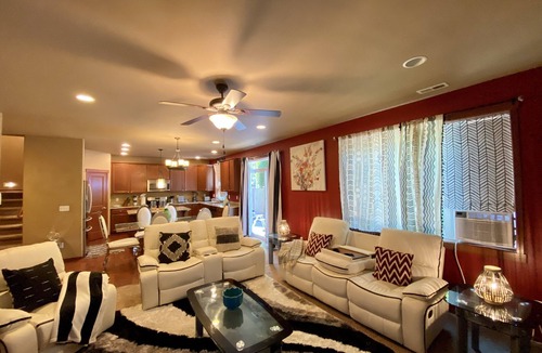 Mill Creek House | SERENE VILLA: Romantic get-away while WFH