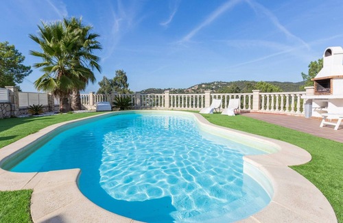 Lloret Blau Villa | Serene Villa with Pool and Outdoor Dining