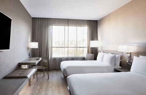 Portland Hotel | Serene Waterfront Room in Portland Perfect for Couples – Near Casco Bay Ferry