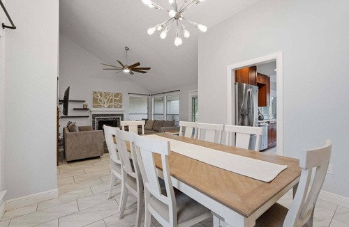 Crosby House | Serene Waterfront Haven Spacious 3BR Townhouse In Newport