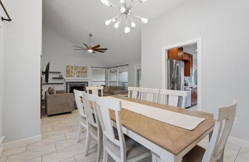 Crosby House | Serene Waterfront Haven Spacious 3BR in Newport