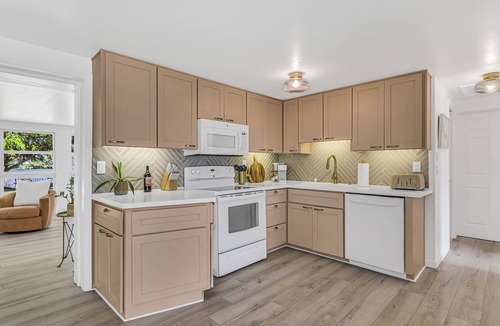 Englewood House | Serene Waterfront Lakehouse w/Game Room + 4 Bikes