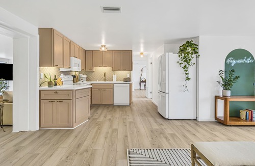 Englewood House | Serene Waterfront Lakehouse w/Game Room + 4 Bikes
