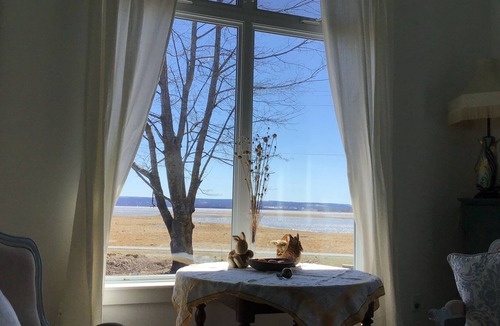 Kingsport House | Serene Waterview Bliss