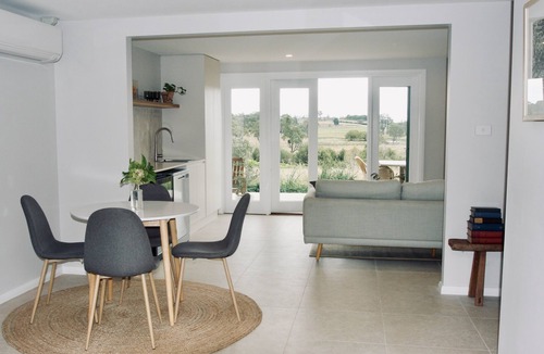 Nashdale Villa | Serene winery escape | Orange