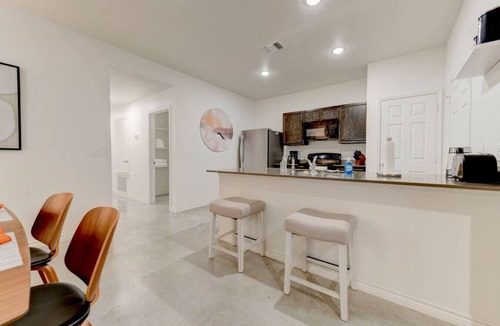 Heidenheimer House | Serene Worker Retreat in Temple