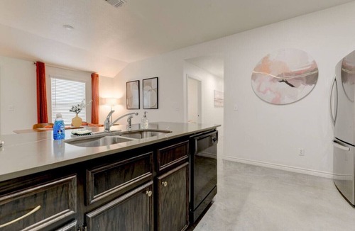 Heidenheimer House | Serene Worker Retreat in Temple