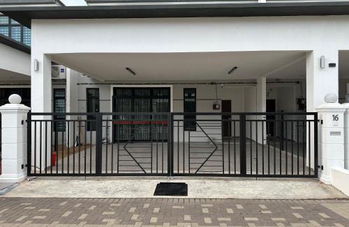 Bukit Kuin Satu House | SereneStay Kotasas