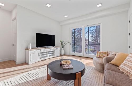 Eagle Apartment | Serengeti Suite in Downtown Eagle