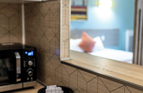 Gambetta Apartment | Serenity Aparthotel - 4 pax - La défense 10 minutes walk to Subway