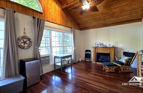 Macon House | Serenity At The Lake - Family Getaway